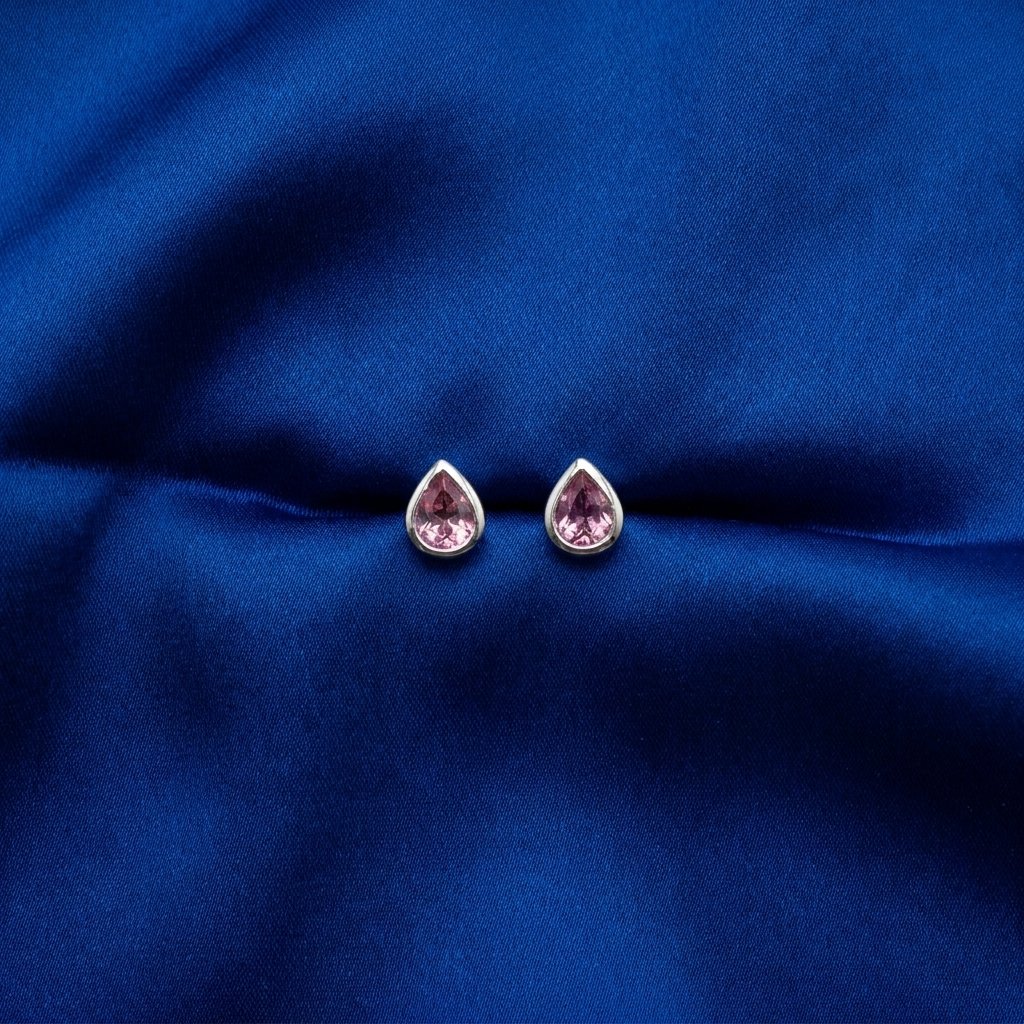 [N23] Lotus Garnet Pear Bezel Stud Earrings